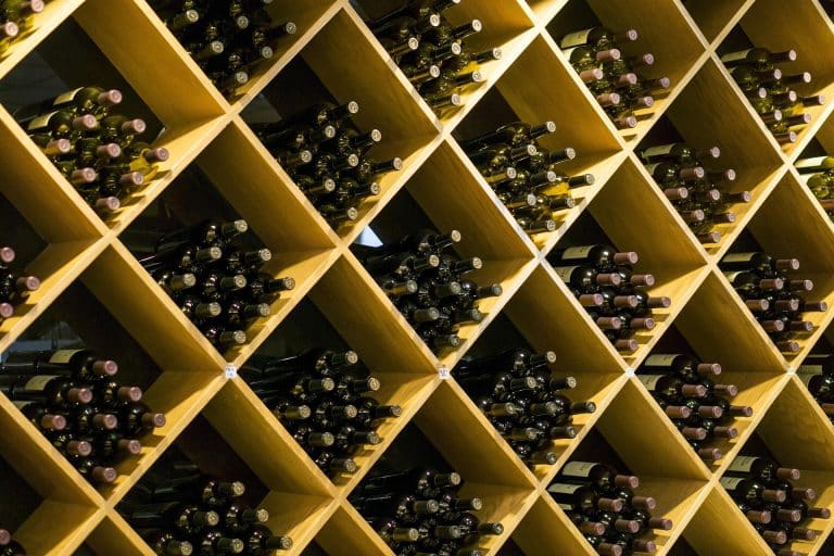 chris18769-wine-bottles-2842709_1920